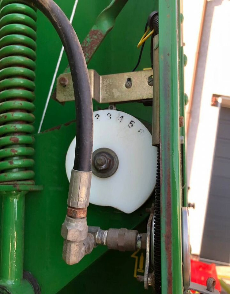 Пресс-подборщик рулонный John Deere 590: фото 10