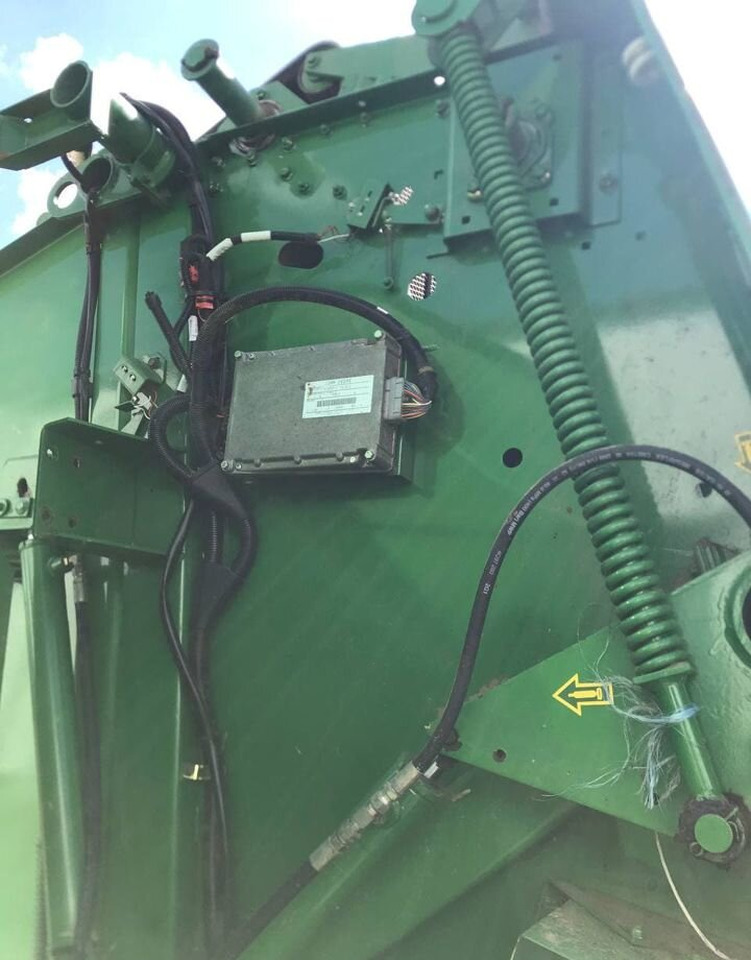 Пресс-подборщик рулонный John Deere 590: фото 9