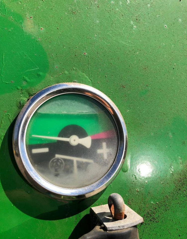 Пресс-подборщик рулонный John Deere 590: фото 13