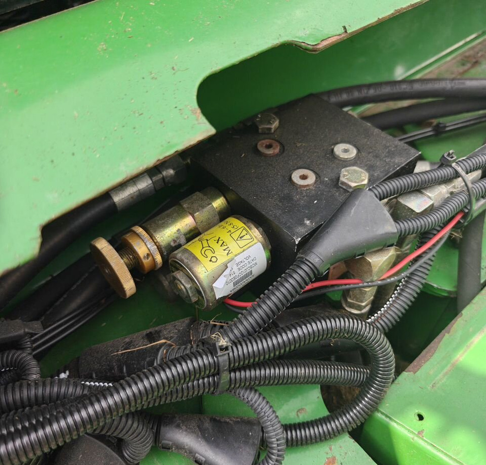Пресс-подборщик рулонный John Deere 592: фото 7