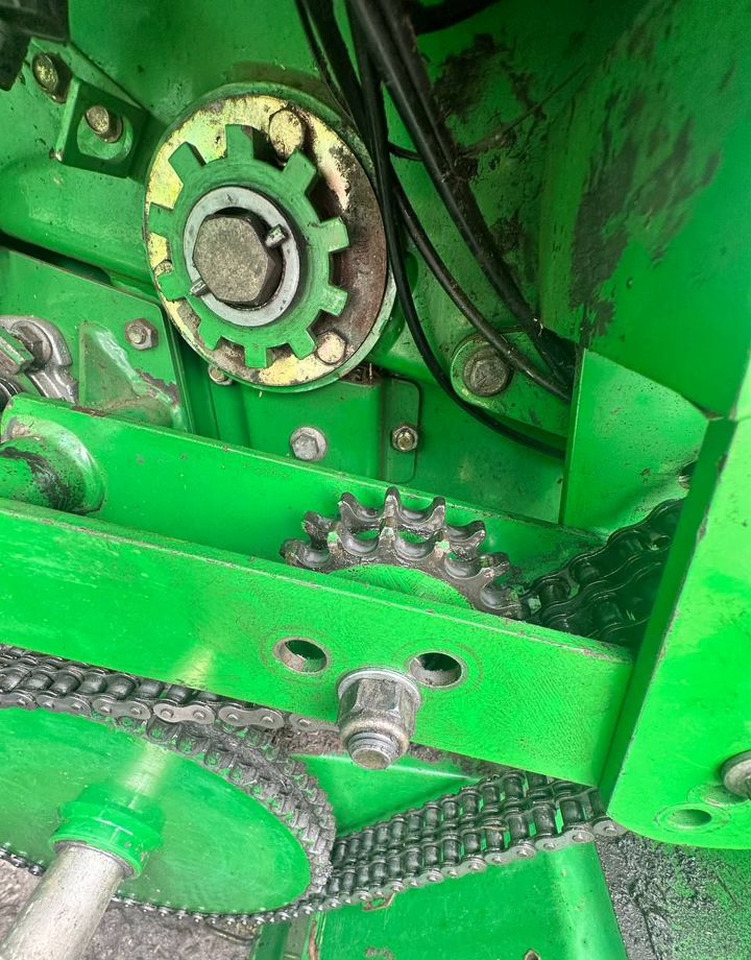 Пресс-подборщик рулонный John Deere 592: фото 10