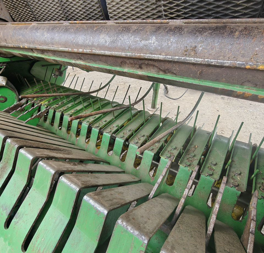 Пресс-подборщик рулонный John Deere 592: фото 16