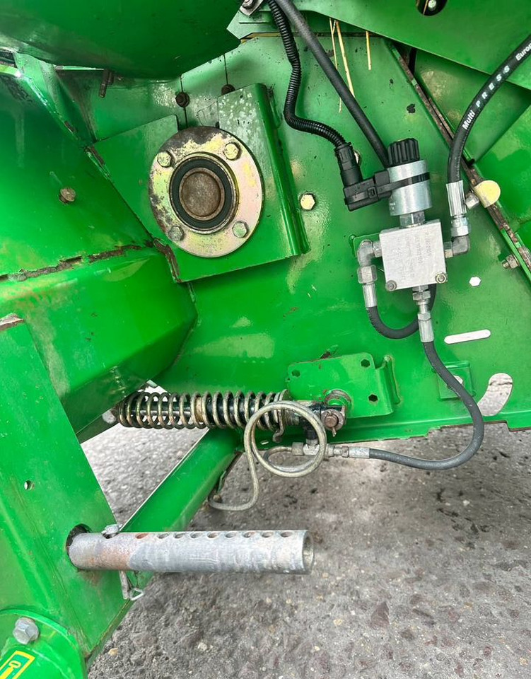 Пресс-подборщик рулонный John Deere 592: фото 15
