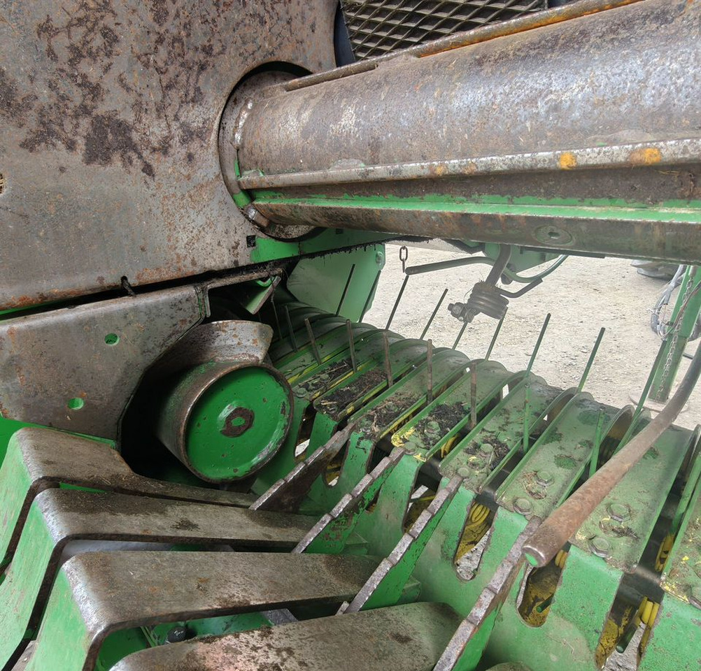Пресс-подборщик рулонный John Deere 592: фото 20