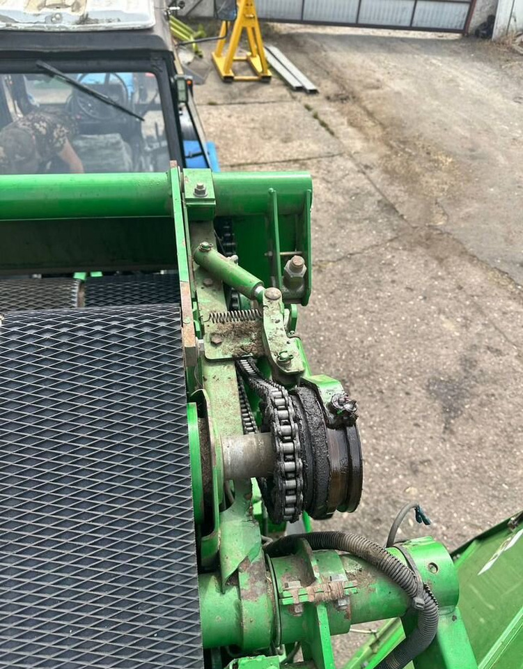 Пресс-подборщик рулонный John Deere 592: фото 17