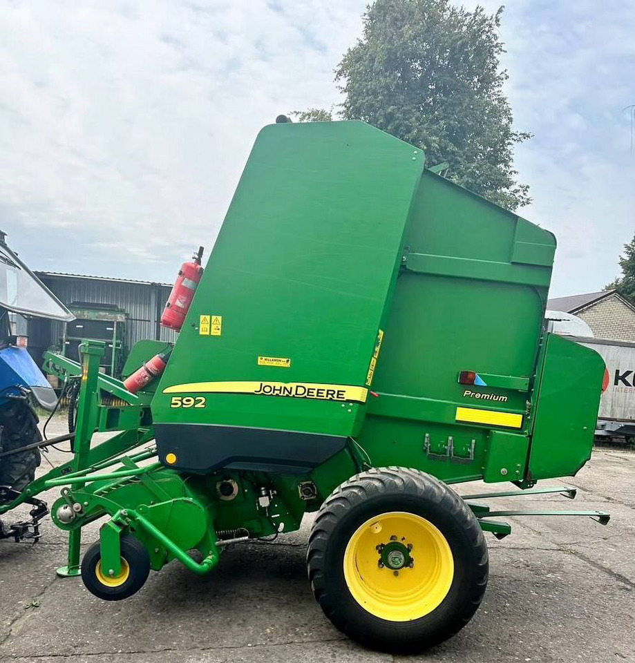 John Deere 592 - Пресс-подборщик рулонный: фото 1 John Deere 592 - Пресс-подборщик рулонный: фото 1