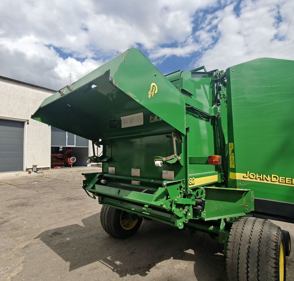 Пресс-подборщик рулонный John Deere 592: фото 9