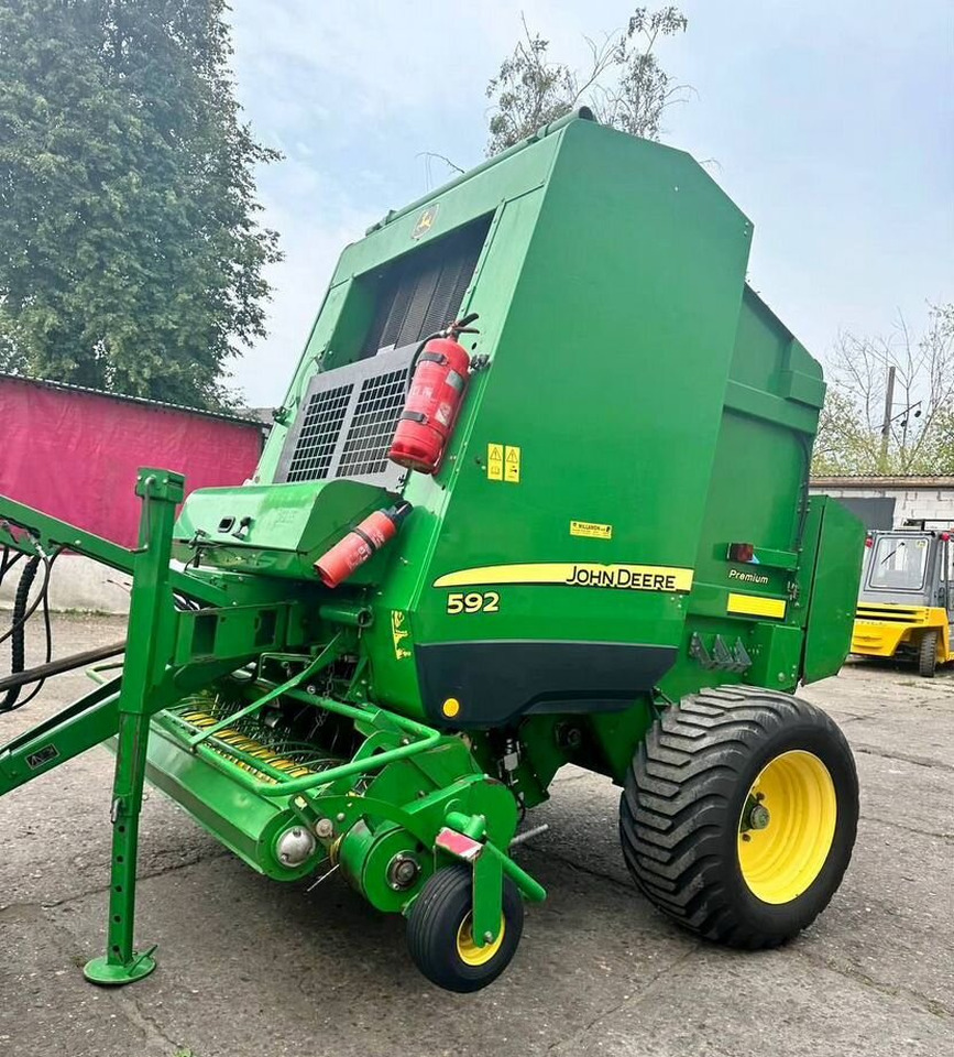 John Deere 592 - Пресс-подборщик рулонный: фото 1 John Deere 592 - Пресс-подборщик рулонный: фото 1