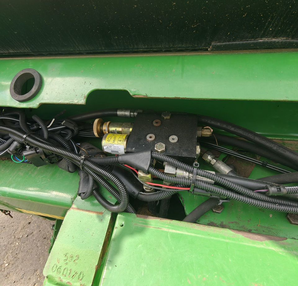 Пресс-подборщик рулонный John Deere 592: фото 8