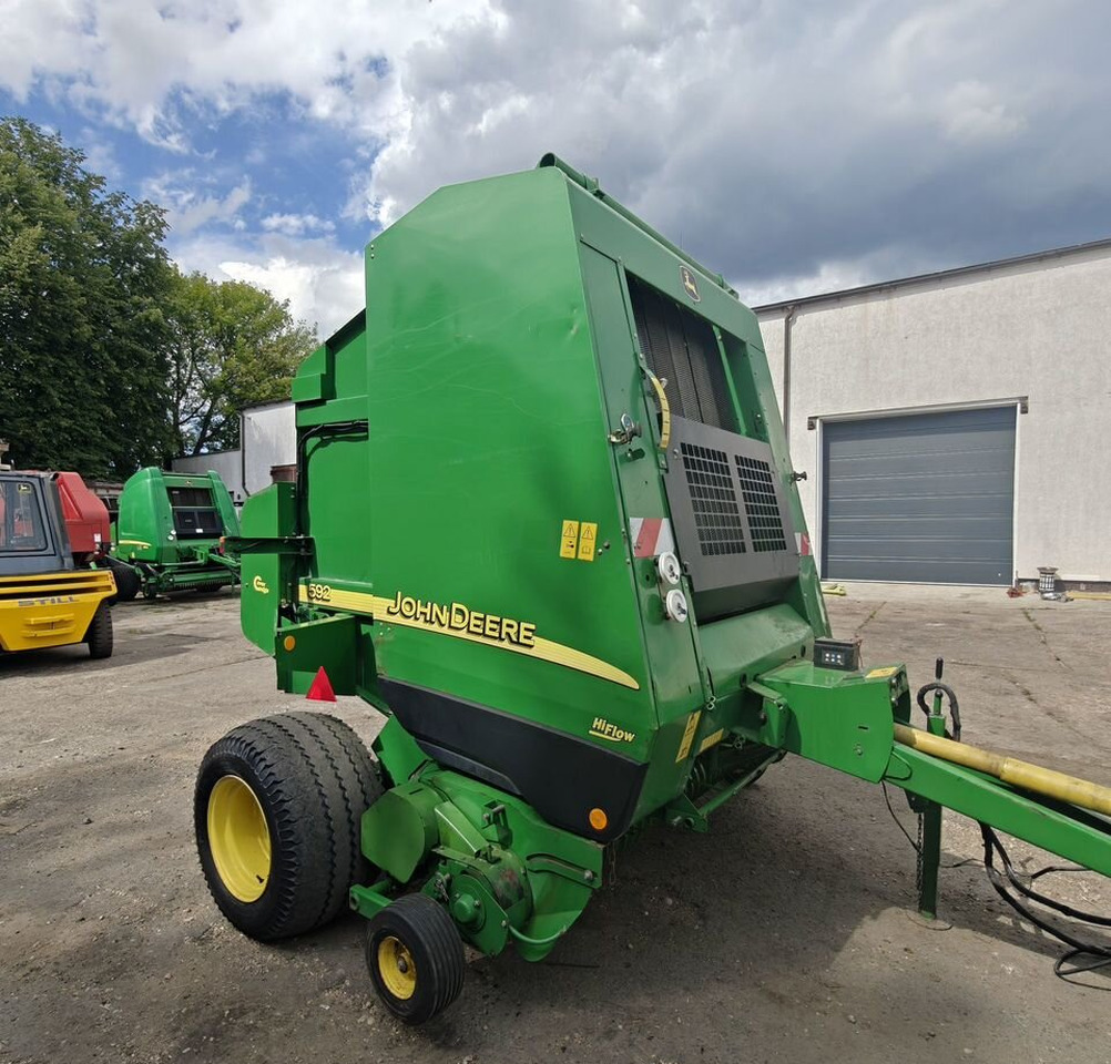 John Deere 592 - Пресс-подборщик рулонный: фото 1 John Deere 592 - Пресс-подборщик рулонный: фото 1