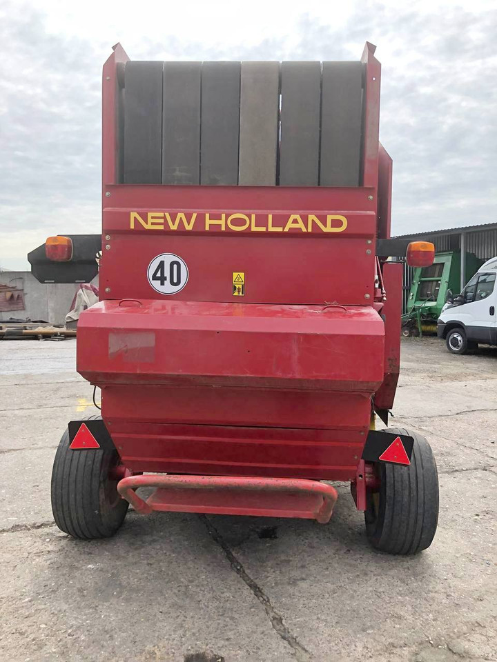 NEW HOLLAND 658 Cropcutter - Пресс-подборщик рулонный: фото 4 NEW HOLLAND 658 Cropcutter - Пресс-подборщик рулонный: фото 4