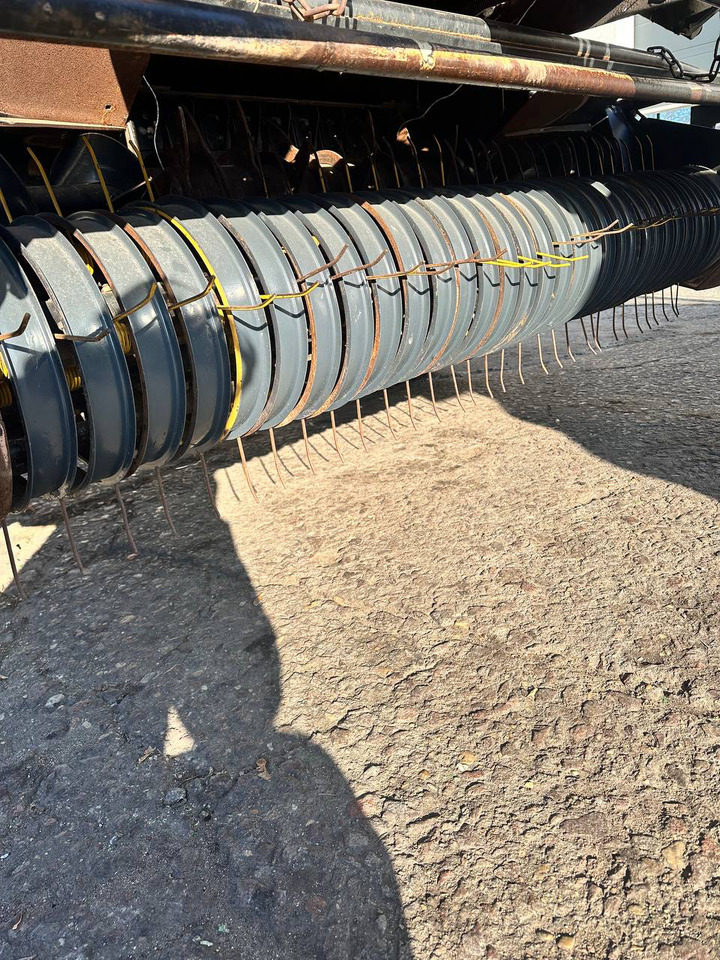 Пресс-подборщик рулонный NEW HOLLAND 740A: фото 6 Пресс-подборщик рулонный NEW HOLLAND 740A: фото 6