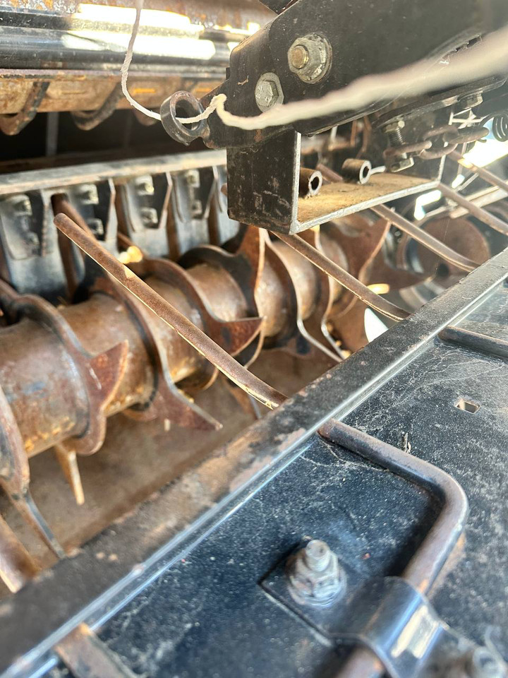 NEW HOLLAND 740A - Пресс-подборщик рулонный: фото 5 NEW HOLLAND 740A - Пресс-подборщик рулонный: фото 5