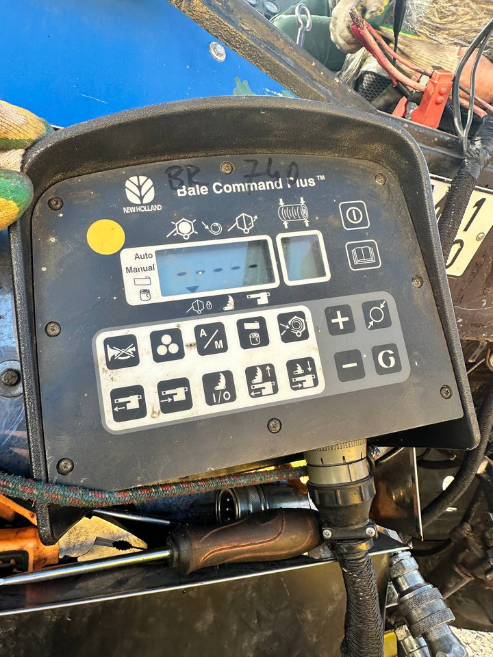 NEW HOLLAND BR 740A - Пресс-подборщик рулонный: фото 5 NEW HOLLAND BR 740A - Пресс-подборщик рулонный: фото 5