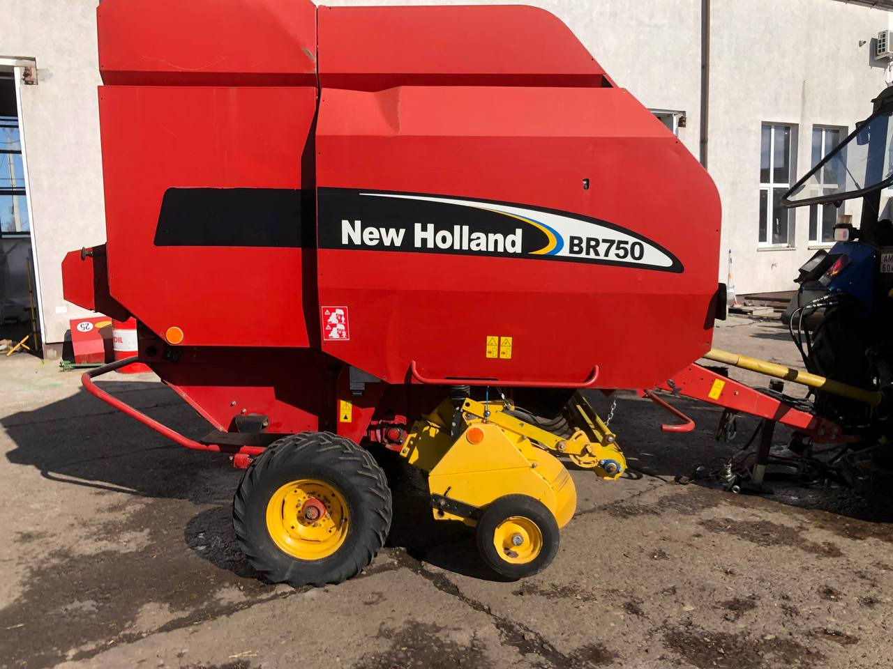 NEW HOLLAND BR 750 - Пресс-подборщик рулонный: фото 3 NEW HOLLAND BR 750 - Пресс-подборщик рулонный: фото 3