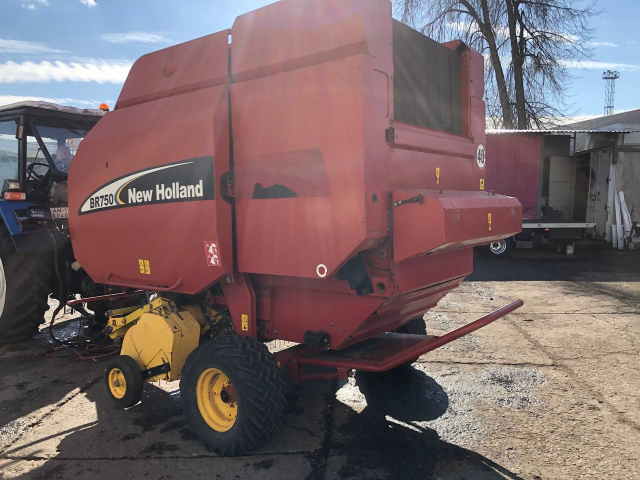 NEW HOLLAND BR 750 - Пресс-подборщик рулонный: фото 4 NEW HOLLAND BR 750 - Пресс-подборщик рулонный: фото 4