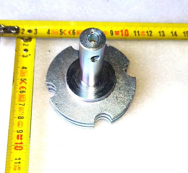 1-New Держатель шпагата 3-х тарельчатый Джон Дир - Запчасти для Сельскохозяйственной техники: фото 1 1-New Держатель шпагата 3-х тарельчатый Джон Дир - Запчасти для Сельскохозяйственной техники: фото 1