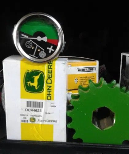 Пресс подборщик John Deere запчасти - Запчасти для Пресс-подборщиков рулонных: фото 1 Пресс подборщик John Deere запчасти - Запчасти для Пресс-подборщиков рулонных: фото 1