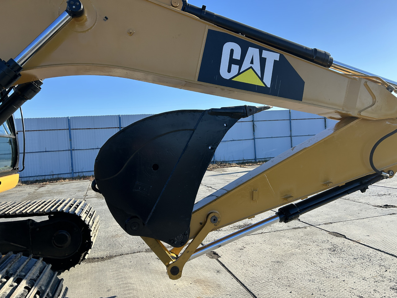 CATERPILLAR 320DL - Гусеничный экскаватор: фото 2 CATERPILLAR 320DL - Гусеничный экскаватор: фото 2