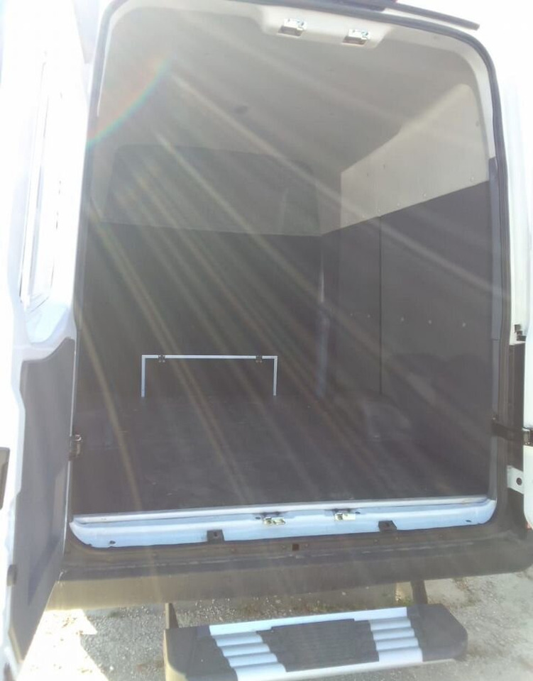 Новый Цельнометаллический фургон, Грузопассажирский фургон МАЗ 365022: фото 7