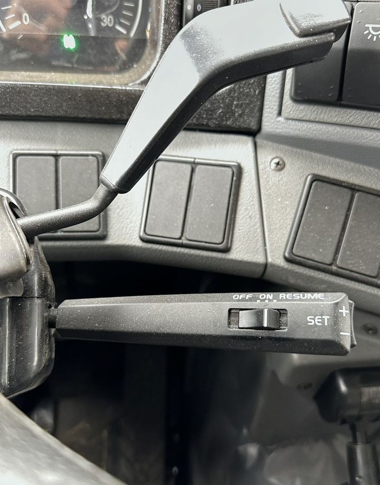 Новый Грузовик бортовой/ Платформа МАЗ 63122J-8537-030: фото 7