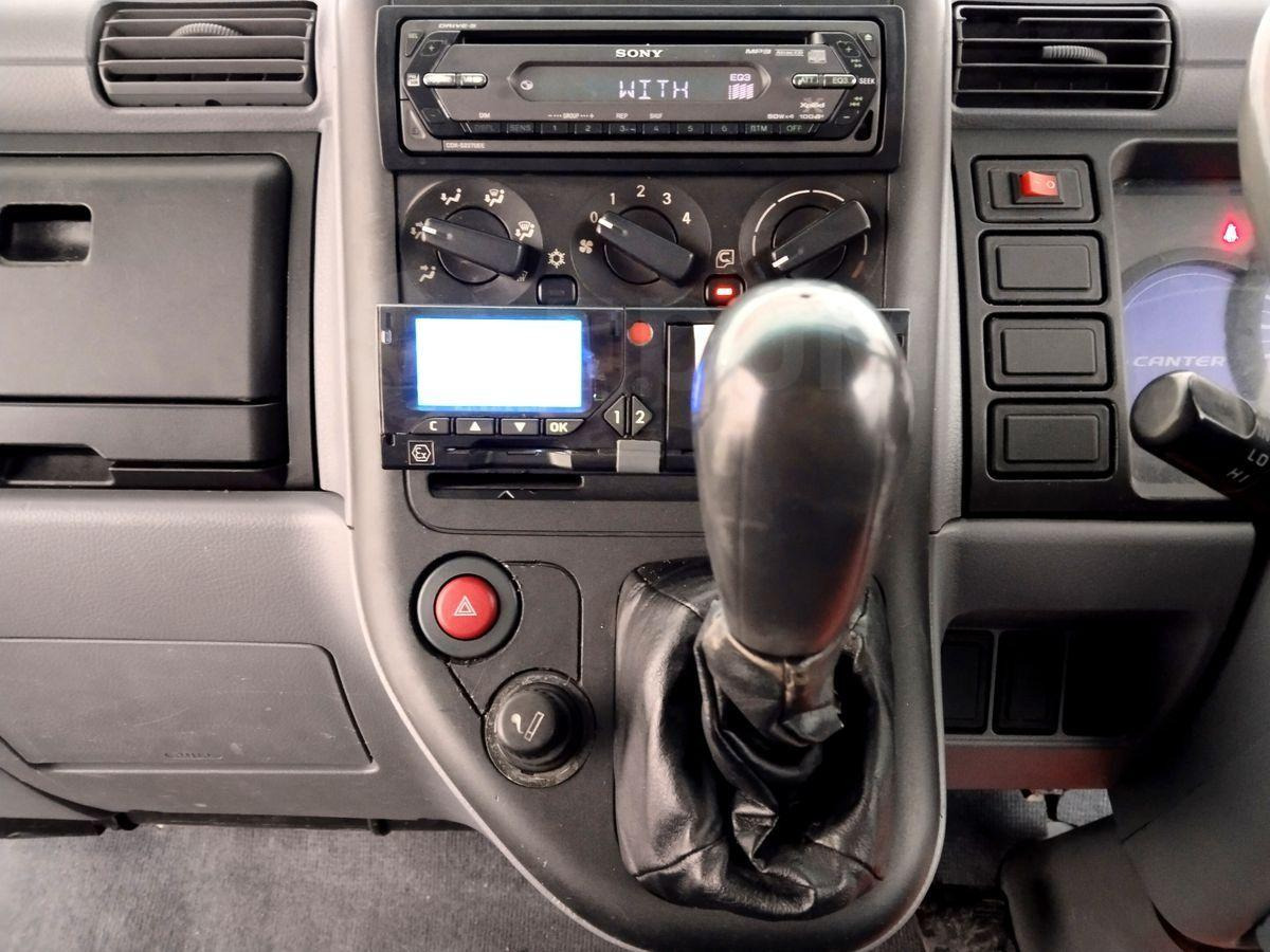 Грузовик с закрытым кузовом Mitsubishi Fuso Canter: фото 14