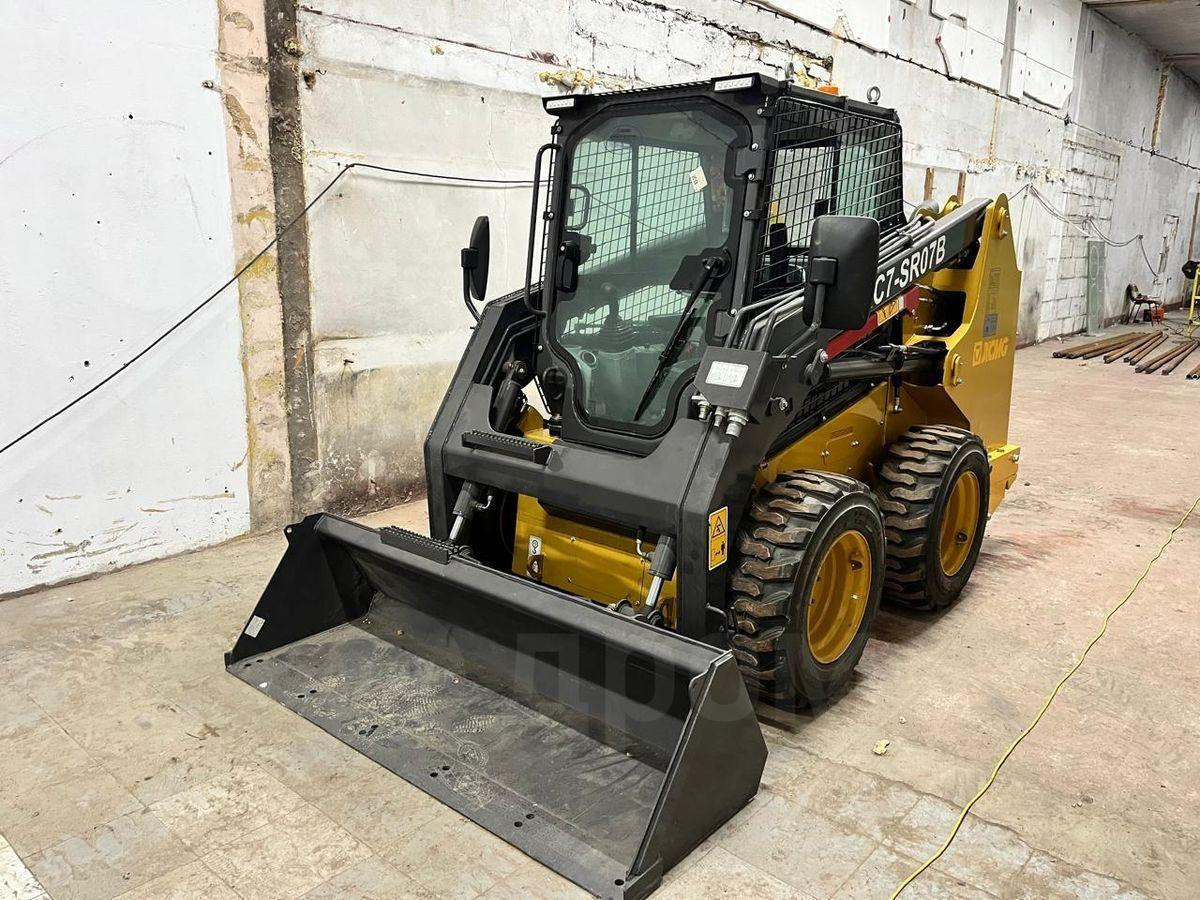 XCMG XC7-SR07 - Мини-погрузчик с бортовым поворотом: фото 4 XCMG XC7-SR07 - Мини-погрузчик с бортовым поворотом: фото 4