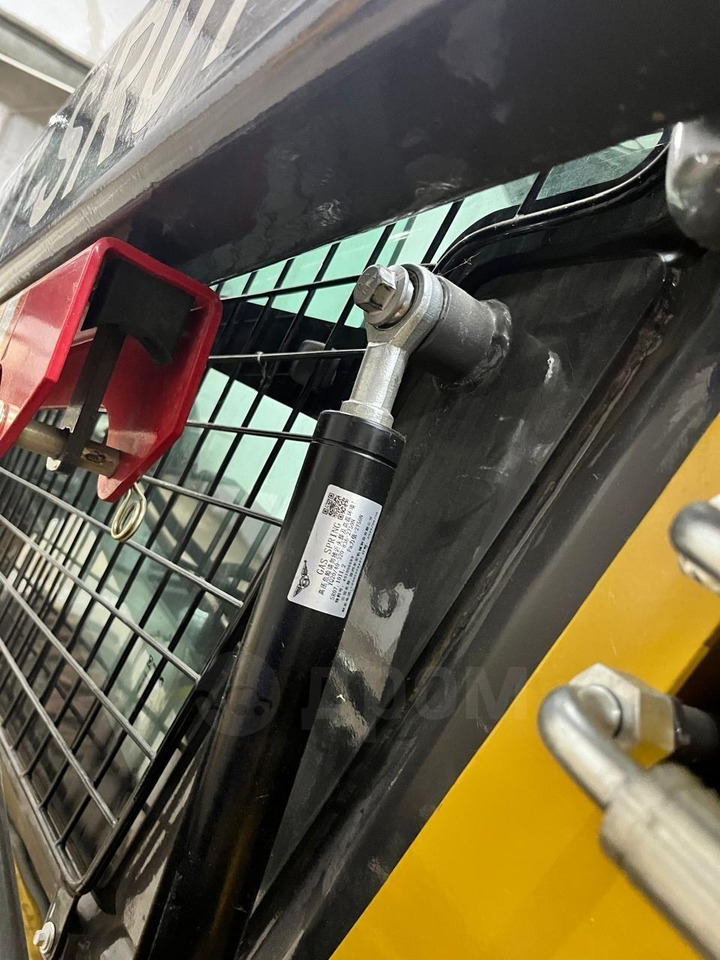 Новый Мини-погрузчик с бортовым поворотом XCMG XC7-SR07: фото 16