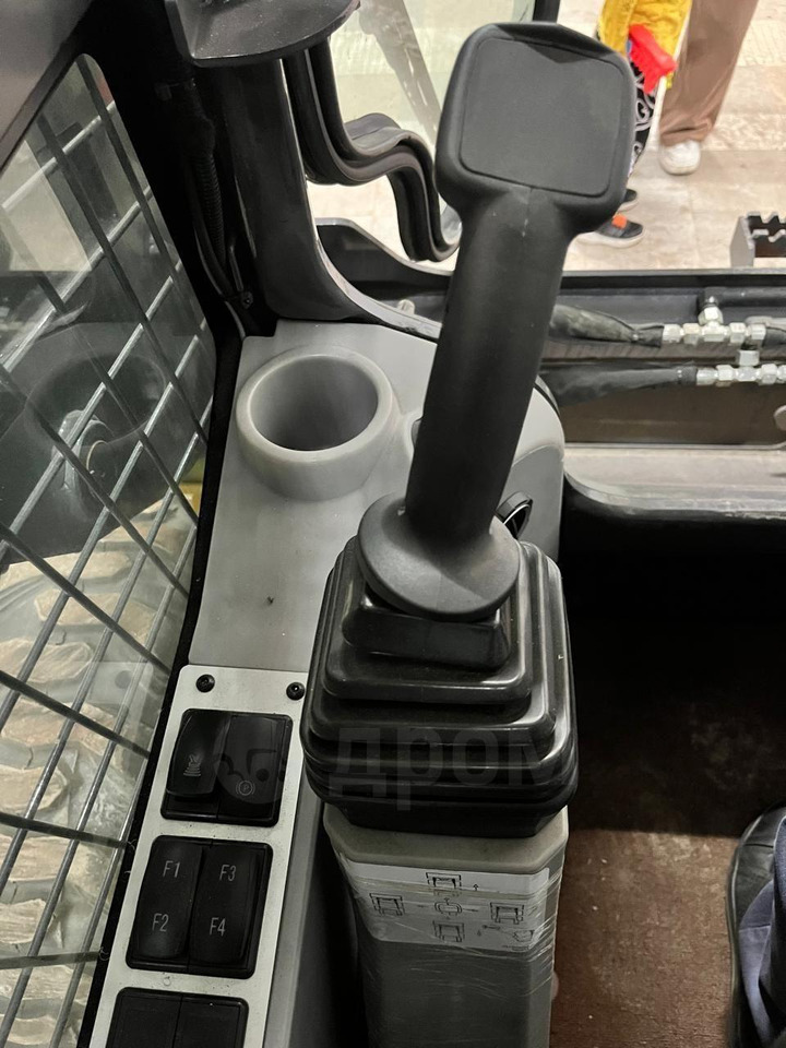 Новый Мини-погрузчик с бортовым поворотом XCMG XC7-SR07: фото 17