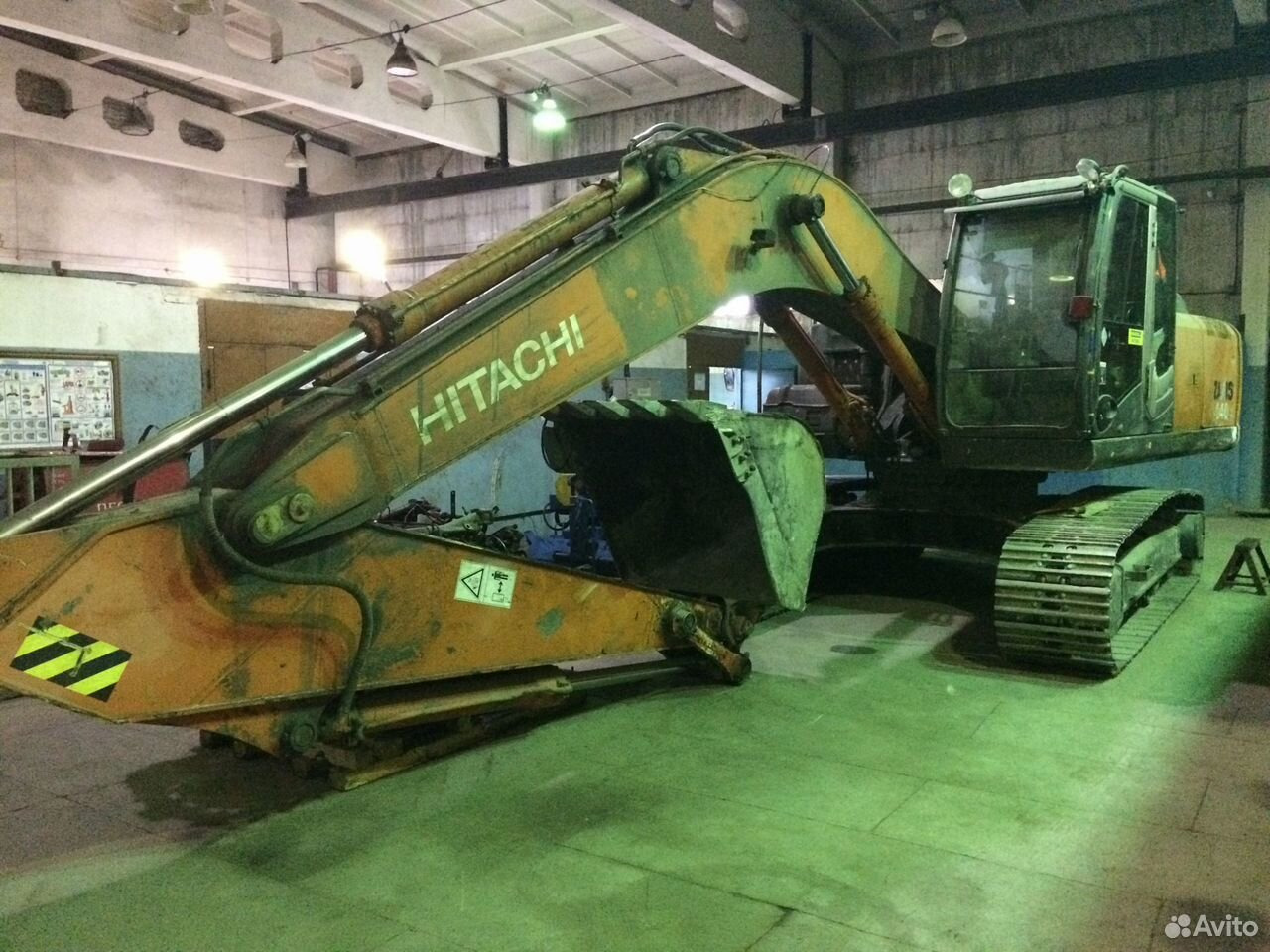 Hitachi ZX240-3 - Гусеничный экскаватор: фото 3 Hitachi ZX240-3 - Гусеничный экскаватор: фото 3