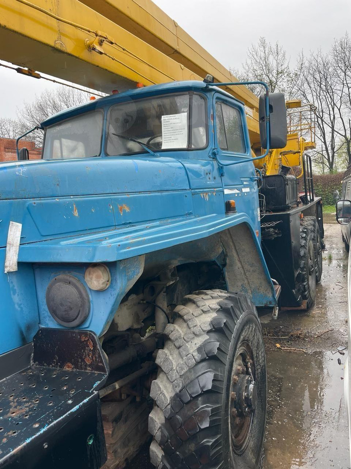 Грузовик с подъемником Урал 4320-1151-61: фото 10