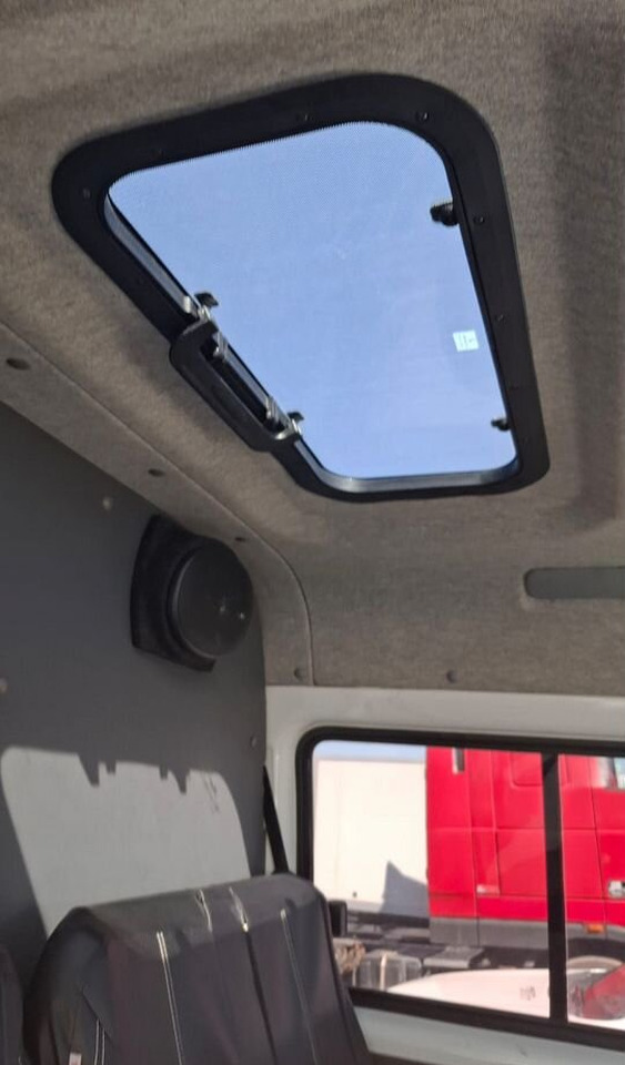 Цельнометаллический фургон, Грузопассажирский фургон ГАЗ Соболь 2752: фото 8