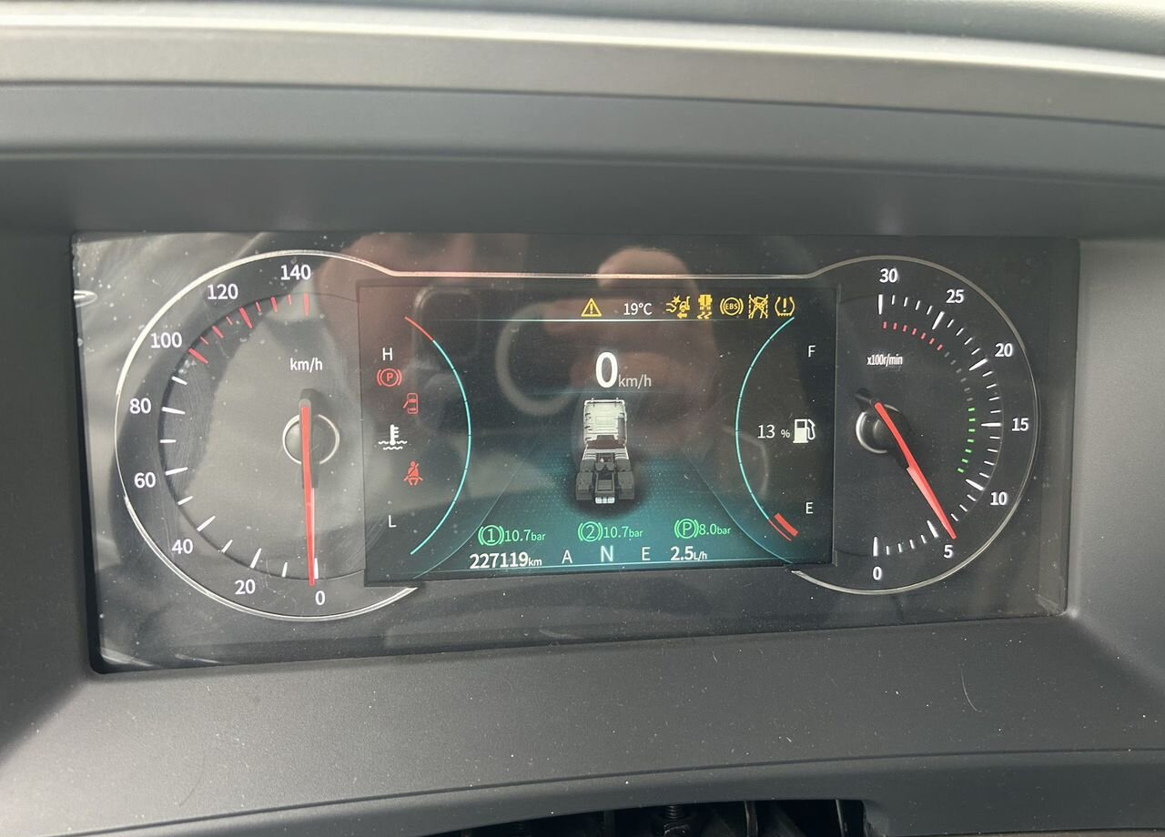 Тягач Dongfeng DFH: фото 9 Тягач Dongfeng DFH: фото 9