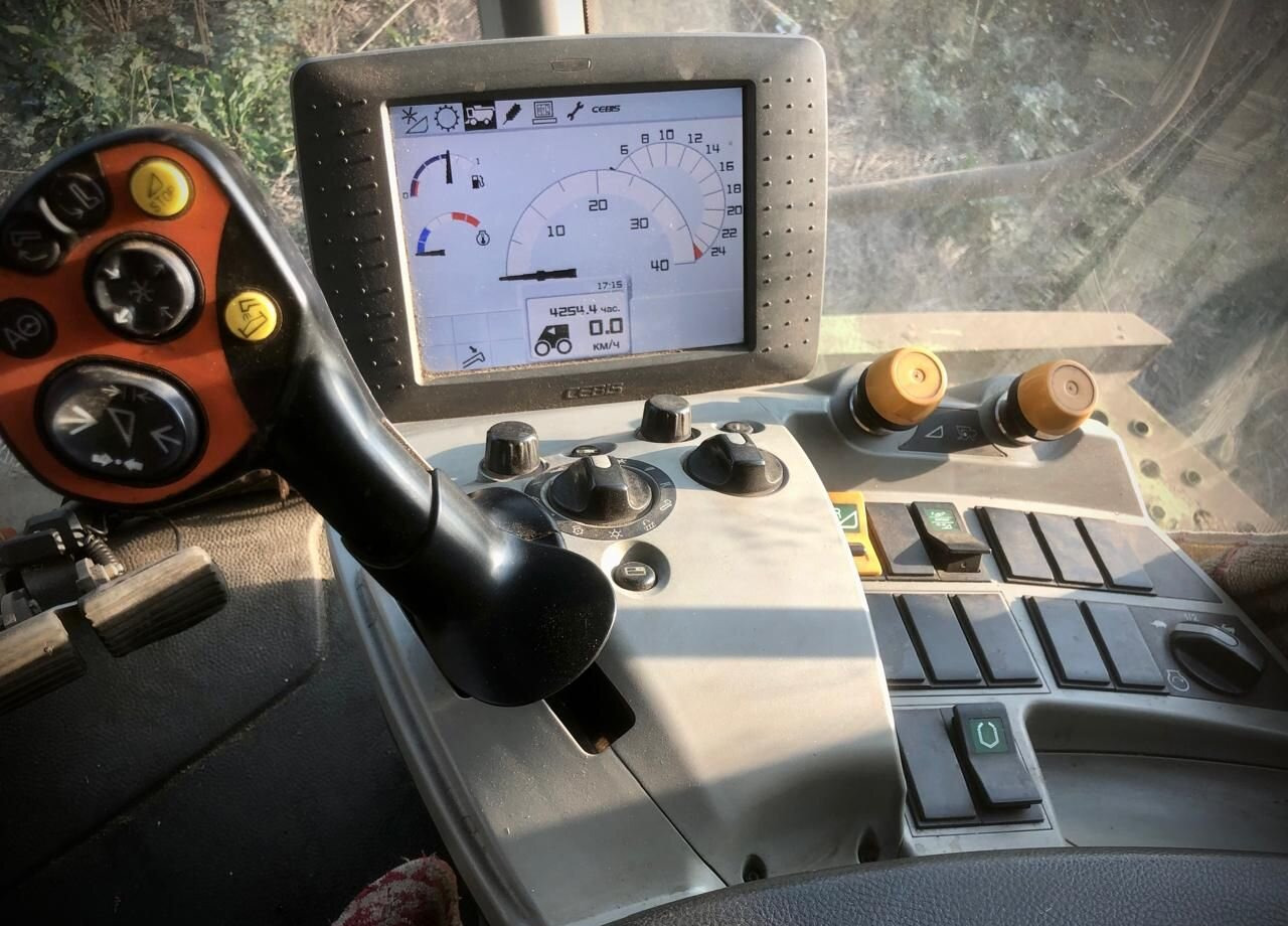 Зерноуборочный комбайн Claas Tucano 450: фото 10 Зерноуборочный комбайн Claas Tucano 450: фото 10