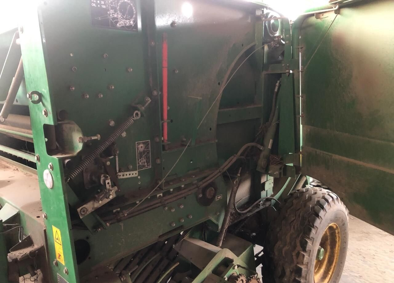 Пресс-подборщик рулонный John Deere F440E: фото 9