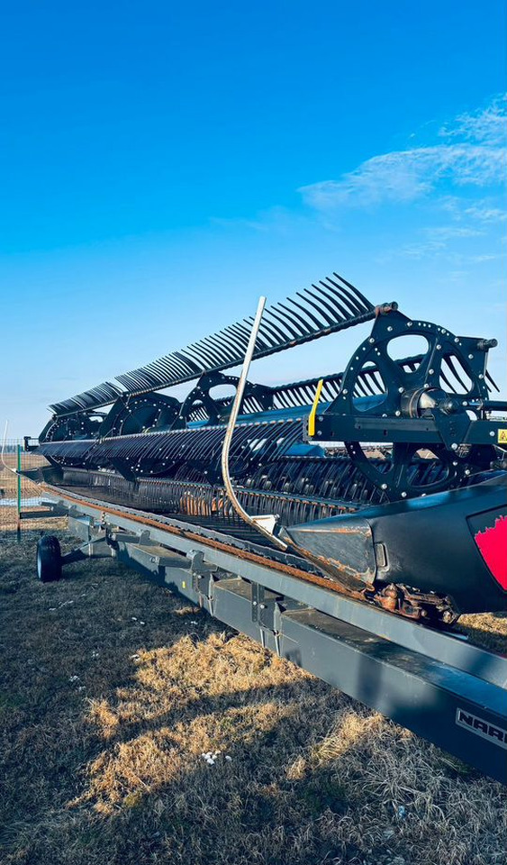 MacDon FD 135 - Жатка зерновая: фото 1 MacDon FD 135 - Жатка зерновая: фото 1