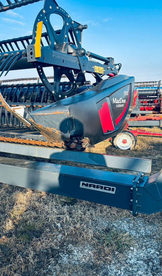 MacDon FD 135 - Жатка зерновая: фото 4 MacDon FD 135 - Жатка зерновая: фото 4