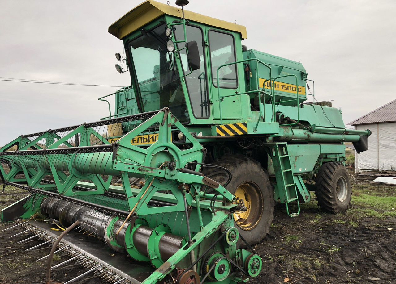 Ростсельмаш Дон - Зерноуборочный комбайн: фото 1 Ростсельмаш Дон - Зерноуборочный комбайн: фото 1