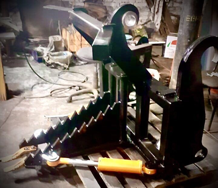 Захват Захват корчеватель на фронтальный погрузчик: фото 6 Захват Захват корчеватель на фронтальный погрузчик: фото 6