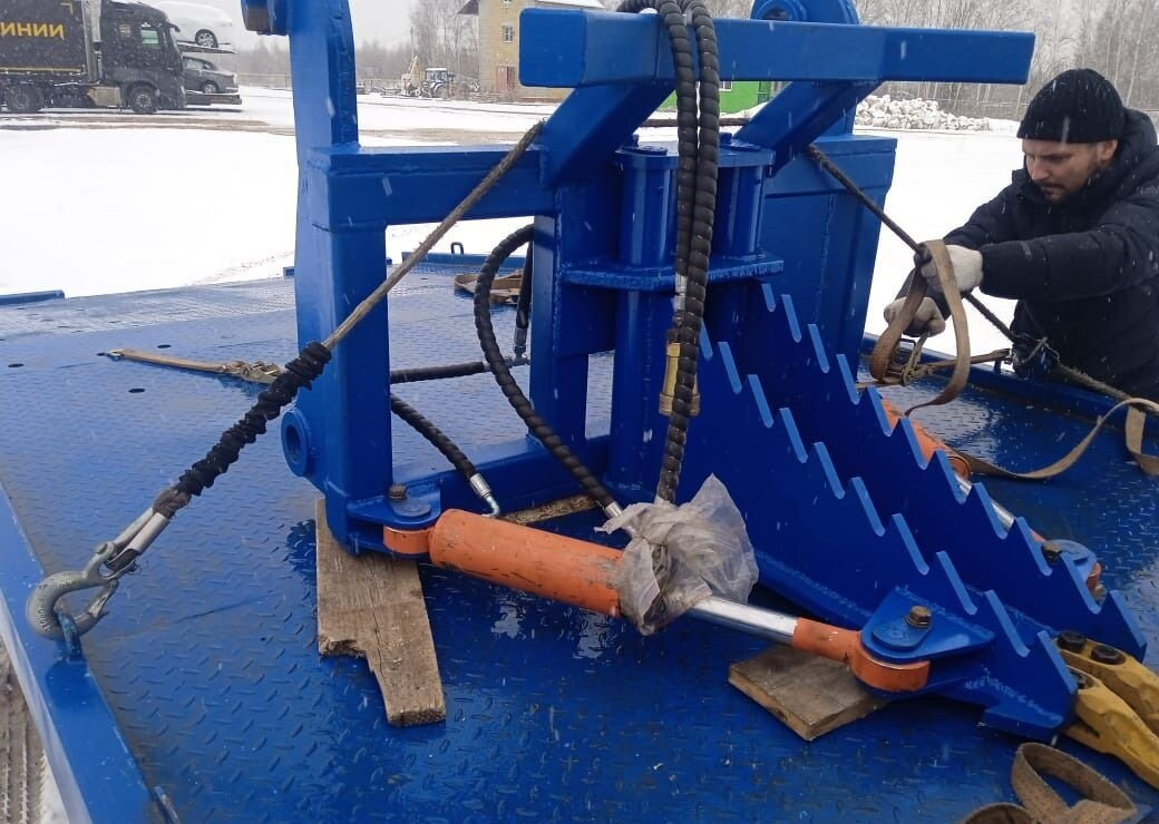 Захват Захват корчеватель на фронтальный погрузчик: фото 9 Захват Захват корчеватель на фронтальный погрузчик: фото 9