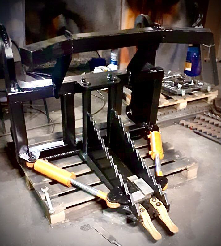 Захват Захват корчеватель на фронтальный погрузчик: фото 7 Захват Захват корчеватель на фронтальный погрузчик: фото 7