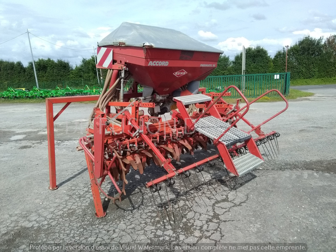 KUHN SEMOIR EN LIGNE ACCORD PNEUMATIC - Посевной комплекс: фото 2 KUHN SEMOIR EN LIGNE ACCORD PNEUMATIC - Посевной комплекс: фото 2