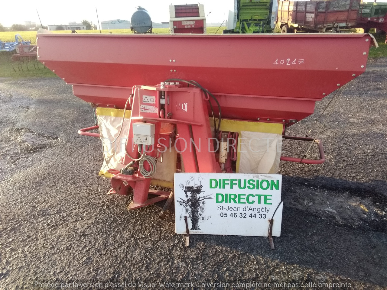 LELY DISTRIBUTEUR D'ENGRAIS CENTERMATIC PESEE - Разбрасыватель удобрений: фото 1 LELY DISTRIBUTEUR D'ENGRAIS CENTERMATIC PESEE - Разбрасыватель удобрений: фото 1