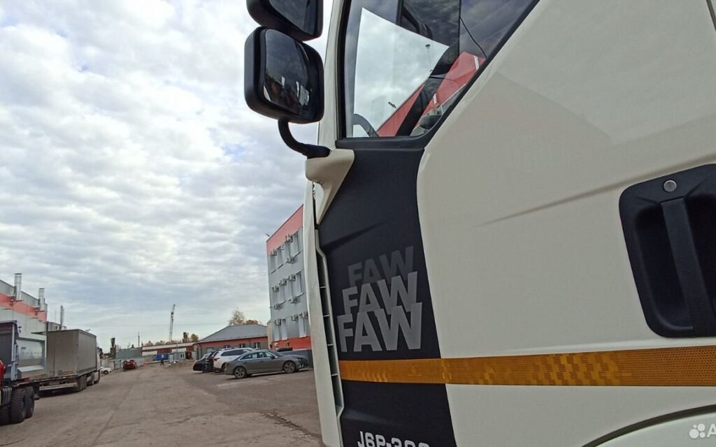 Бортовой грузовик FAW J6P 6х4 с КМУ DongYang SS2036, 2025 - Бортовой грузовик/ Платформа, Автоманипулятор: фото 4 Бортовой грузовик FAW J6P 6х4 с КМУ DongYang SS2036, 2025 - Бортовой грузовик/ Платформа, Автоманипулятор: фото 4