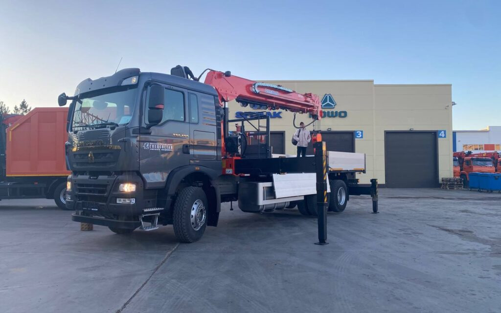 Бортовой грузовик/ Платформа, Автоманипулятор Бортовой грузовик HOWO T5G с КМУ RUSMAN KS2306, 2025: фото 12