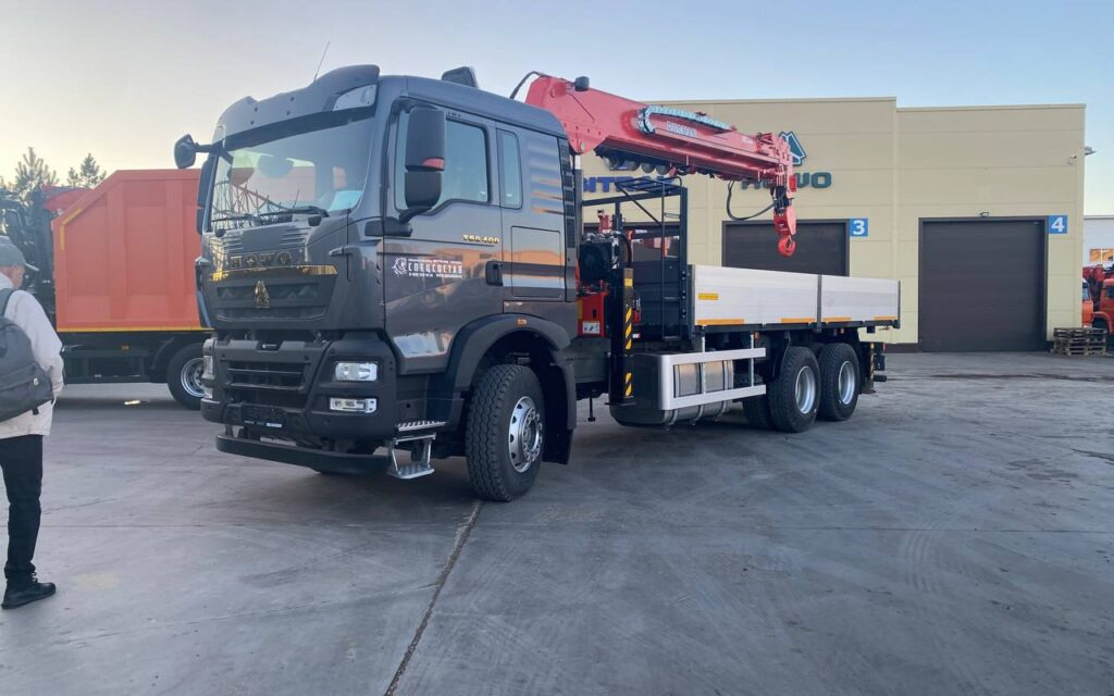 Бортовой грузовик/ Платформа, Автоманипулятор Бортовой грузовик HOWO T5G с КМУ RUSMAN KS2306, 2025: фото 6