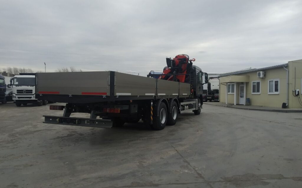 Бортовой грузовик Howo T5G 6х4 с КМУ Sunhunk K-238, 2025 - Бортовой грузовик/ Платформа, Автоманипулятор: фото 4 Бортовой грузовик Howo T5G 6х4 с КМУ Sunhunk K-238, 2025 - Бортовой грузовик/ Платформа, Автоманипулятор: фото 4