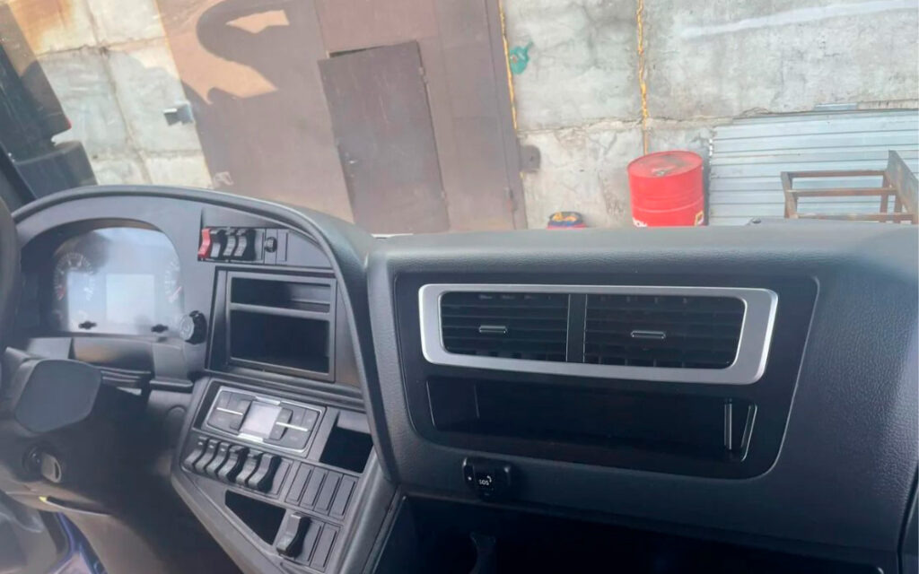 Бортовой грузовик SITRAK C7H 6х4 с КМУ DONGYANG SS2725LB 2025 - Бортовой грузовик/ Платформа, Автоманипулятор: фото 3 Бортовой грузовик SITRAK C7H 6х4 с КМУ DONGYANG SS2725LB 2025 - Бортовой грузовик/ Платформа, Автоманипулятор: фото 3