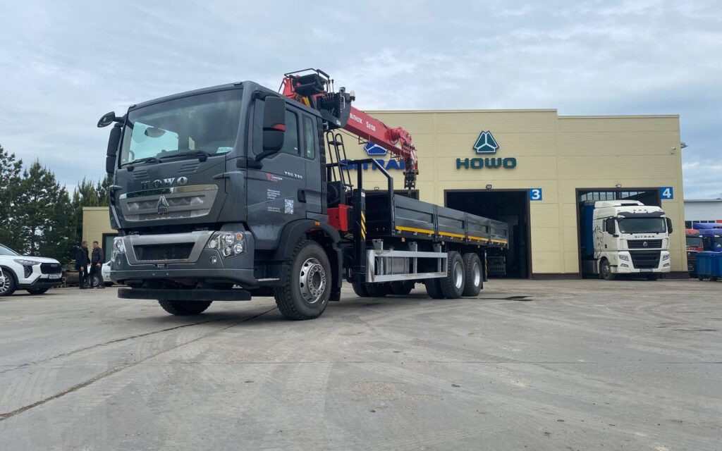 Howo T5G с КМУ Sunhunk S2106 - Бортовой грузовик/ Платформа, Автоманипулятор: фото 1 Howo T5G с КМУ Sunhunk S2106 - Бортовой грузовик/ Платформа, Автоманипулятор: фото 1