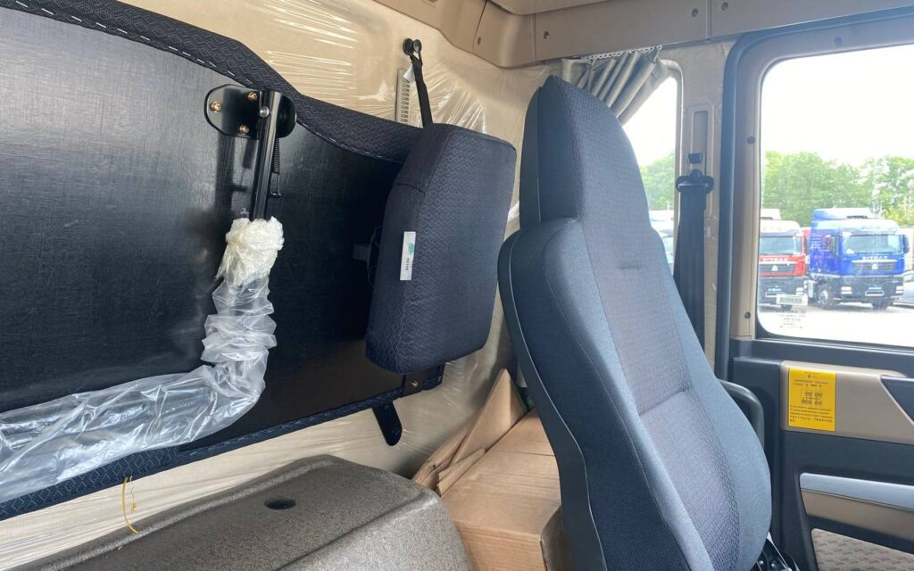 Бортовой грузовик/ Платформа, Автоманипулятор Howo T5G с КМУ Sunhunk S2106: фото 13